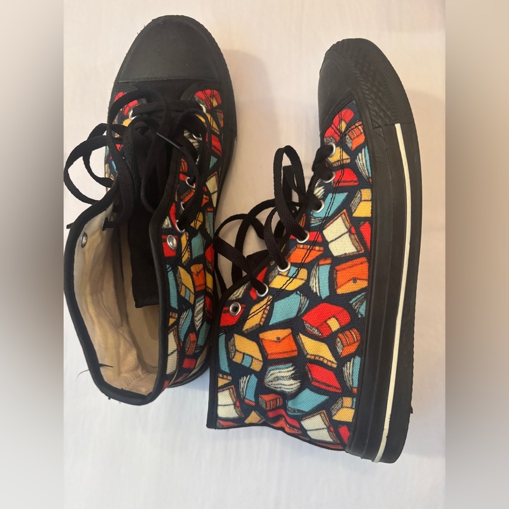 Unique Book high-top shoes! Women’s 9 / Men’s 8 / EU 40